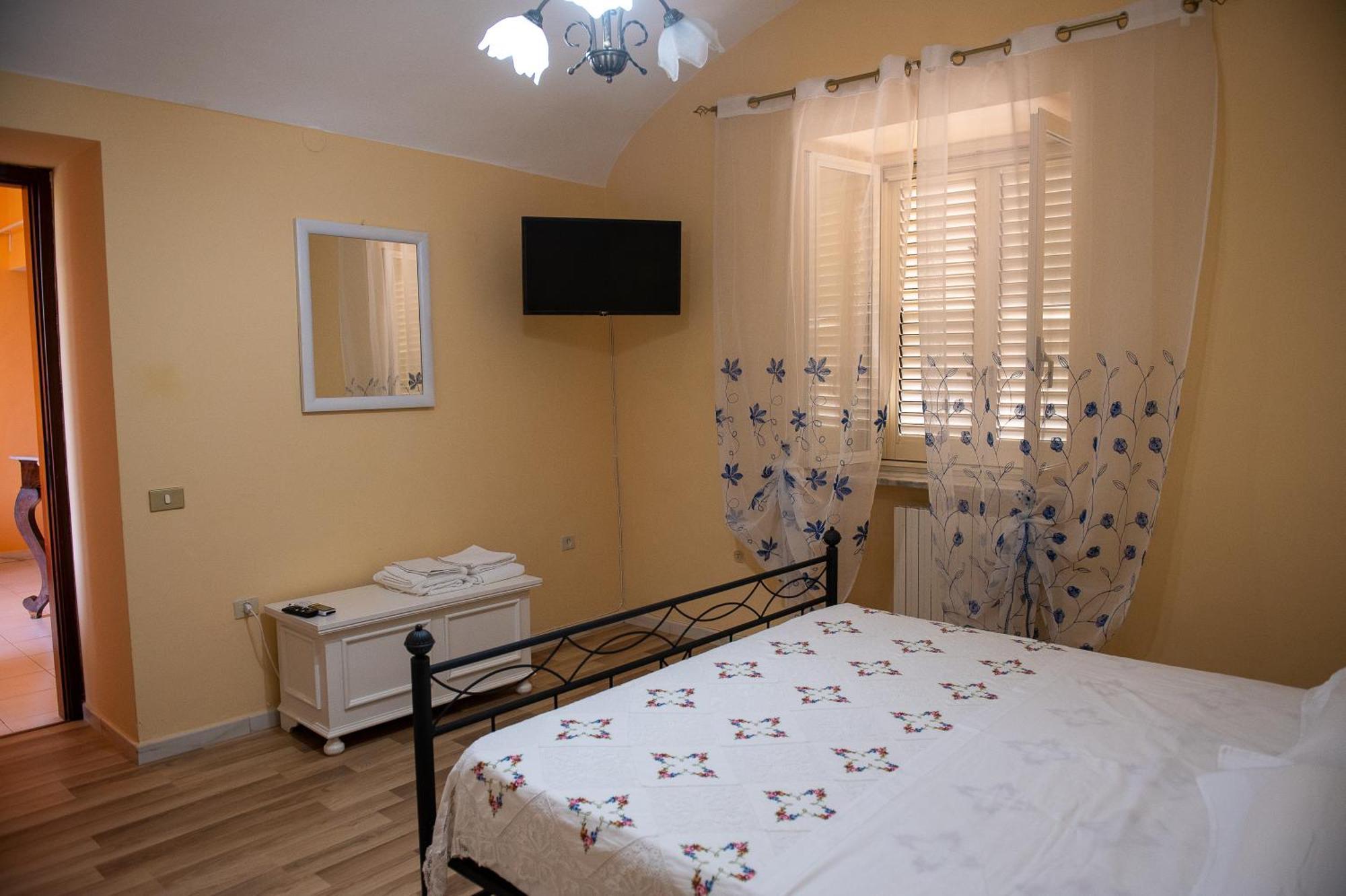 Mandevilla Home Caiazzo Екстериор снимка