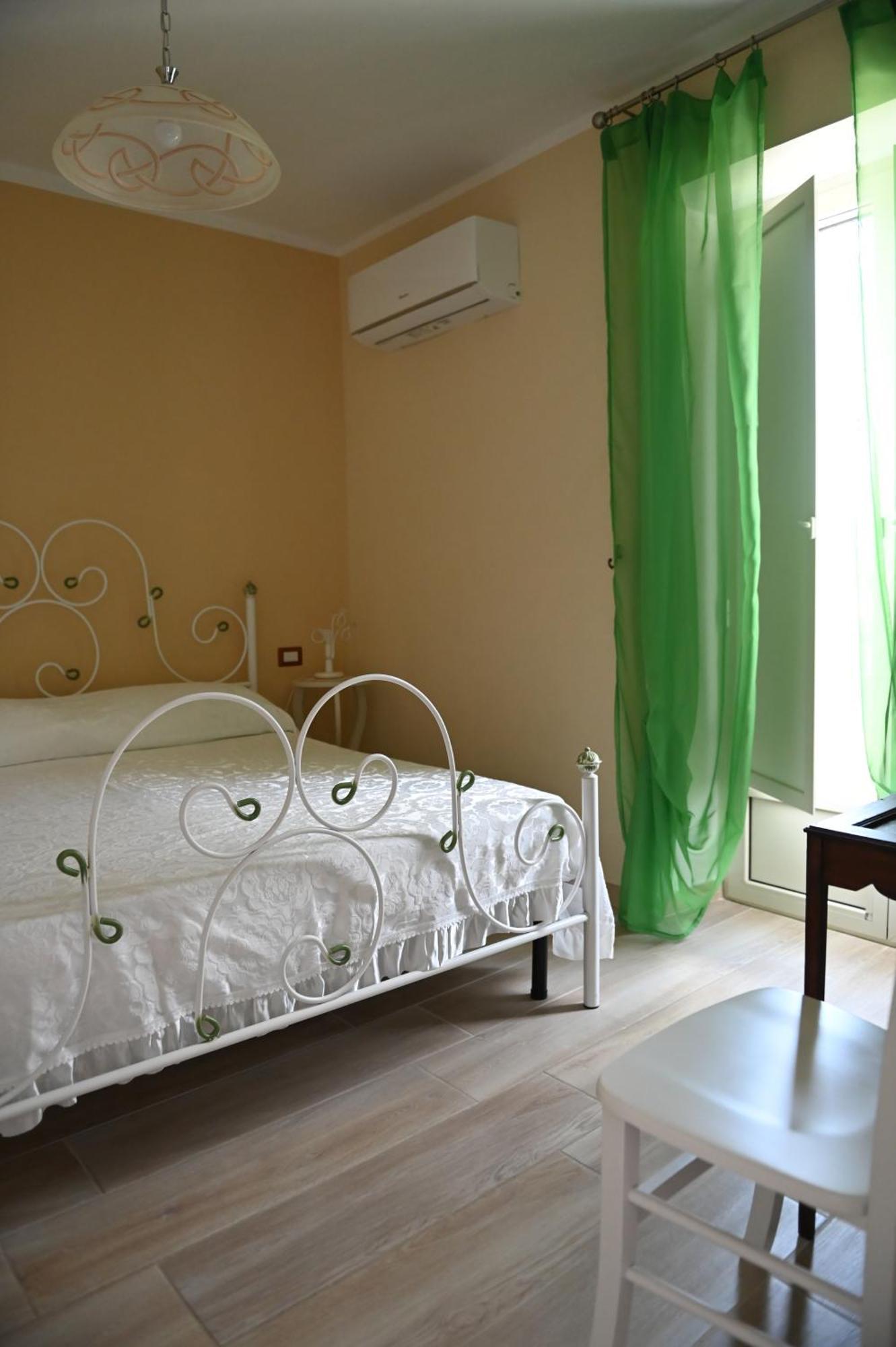 Mandevilla Home Caiazzo Екстериор снимка