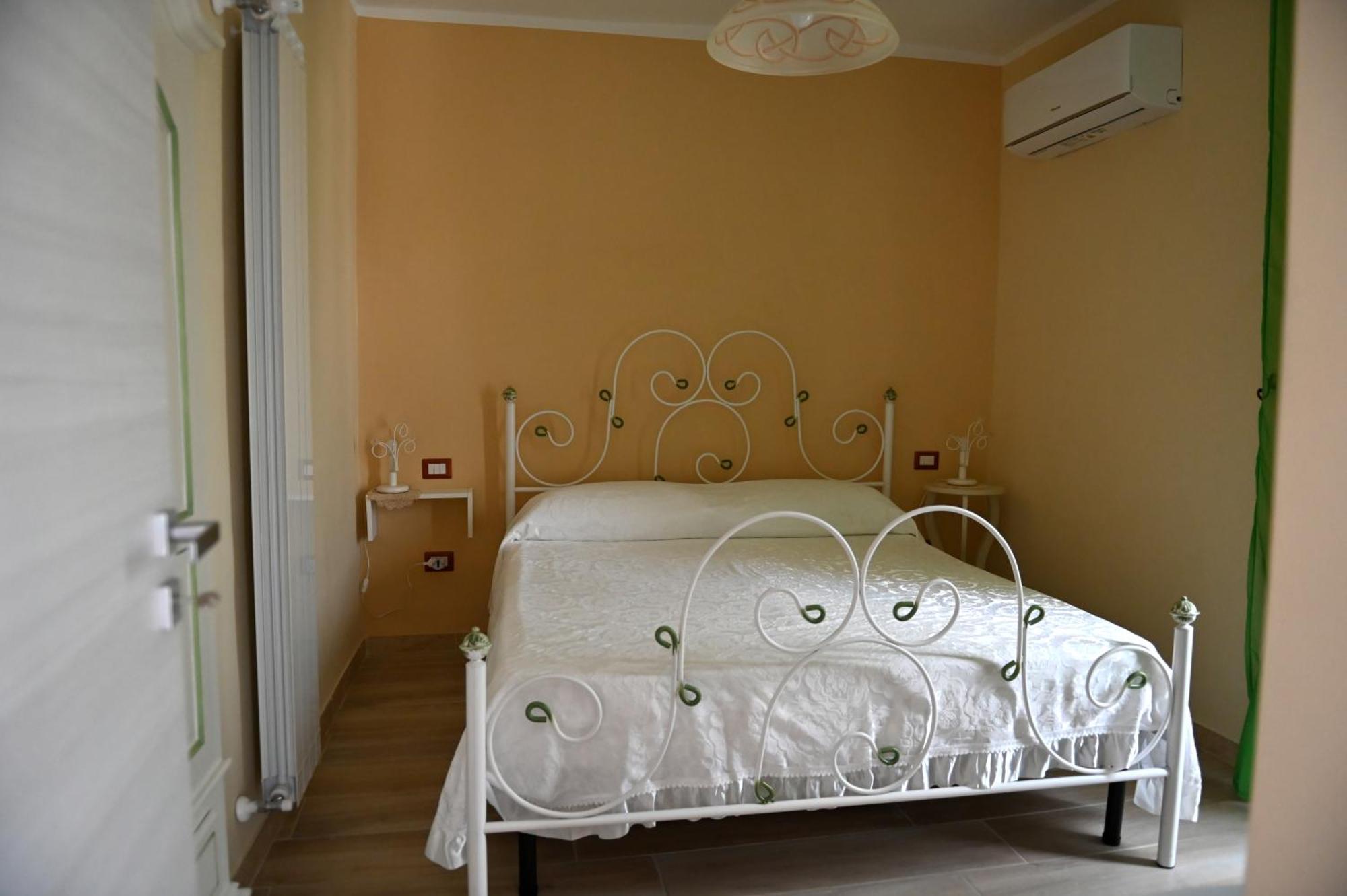 Mandevilla Home Caiazzo Екстериор снимка