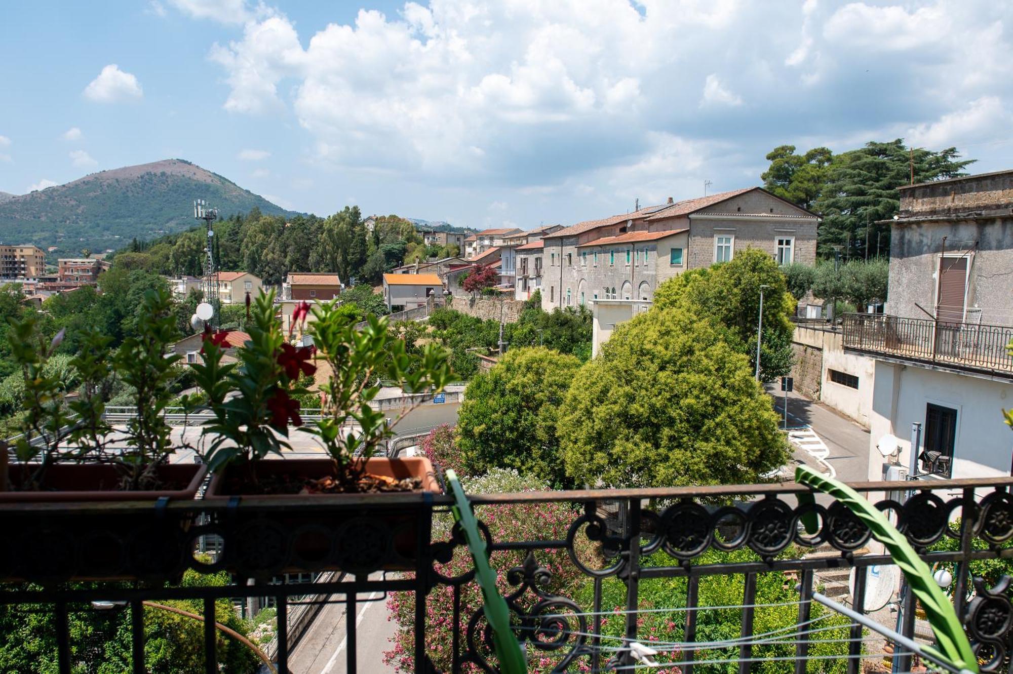 Mandevilla Home Caiazzo Екстериор снимка
